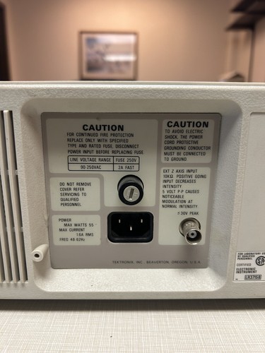 Tektronix 2215 Analog Oscilloscope - Picture 5 of 9