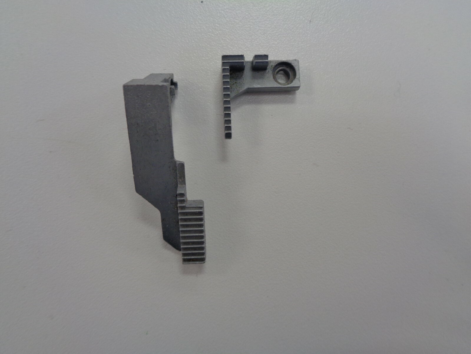 Singer 14U285B Serger Feed Dogs eBay