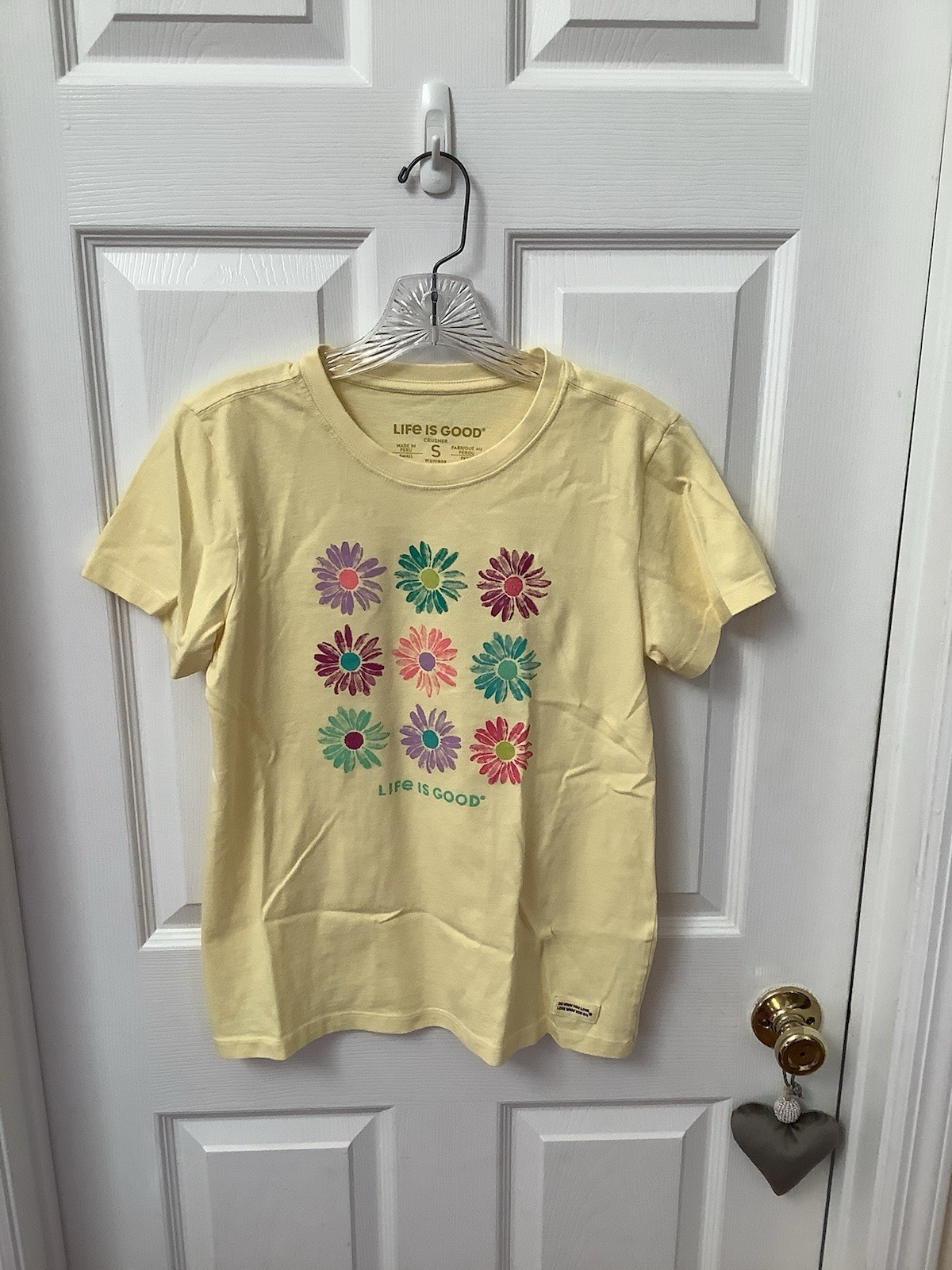 Life is Good Women’s Yellow with Daisies T-Shirt Size Small, NEW WITHOUT TAG
