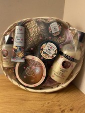 NEW! The Body Shop "SHEA" 7 Piece "Everyday Essentials" Gift Hamper