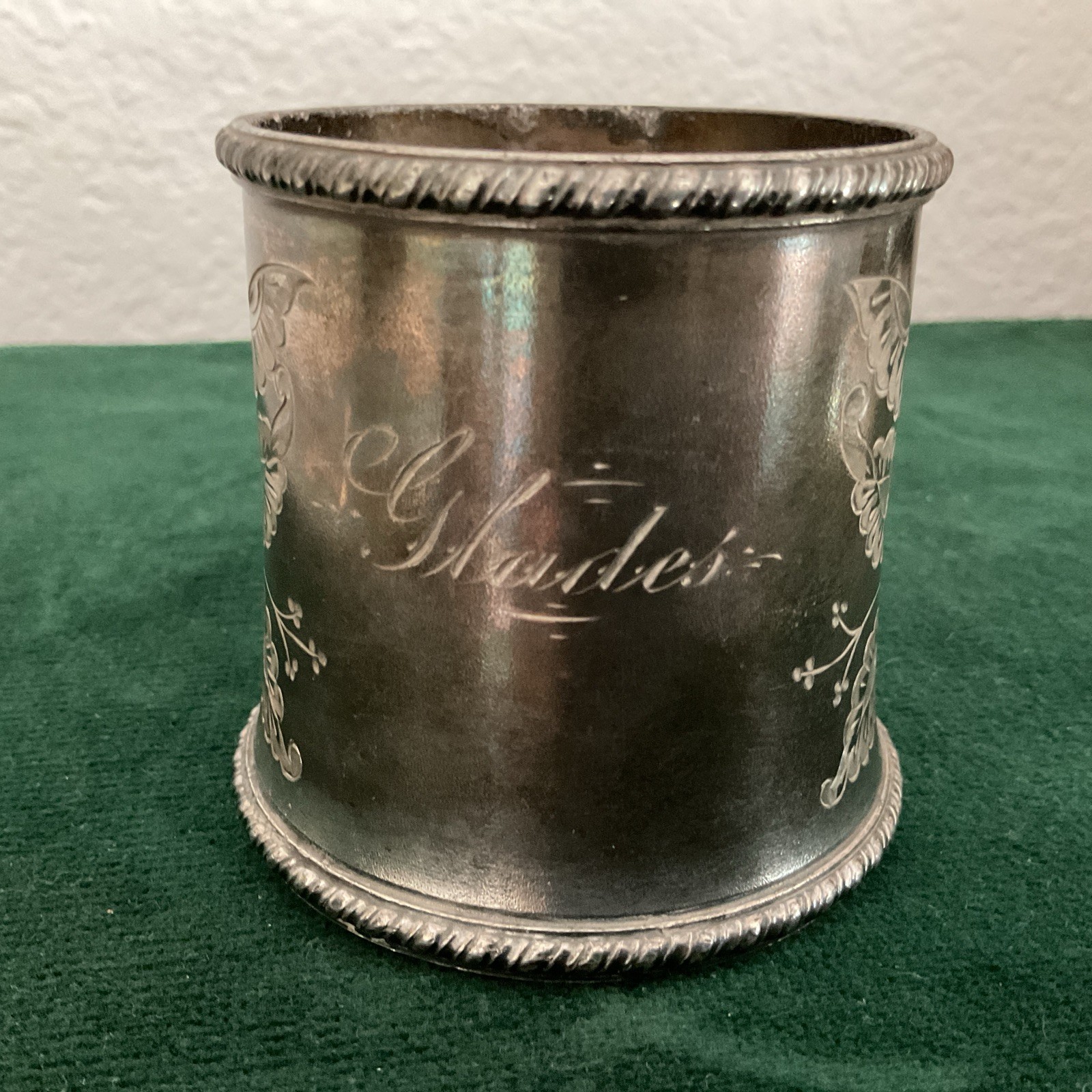 Antique Middletown Plate Co. Quadruple Plate Baby Cup 184 Hard White Metal