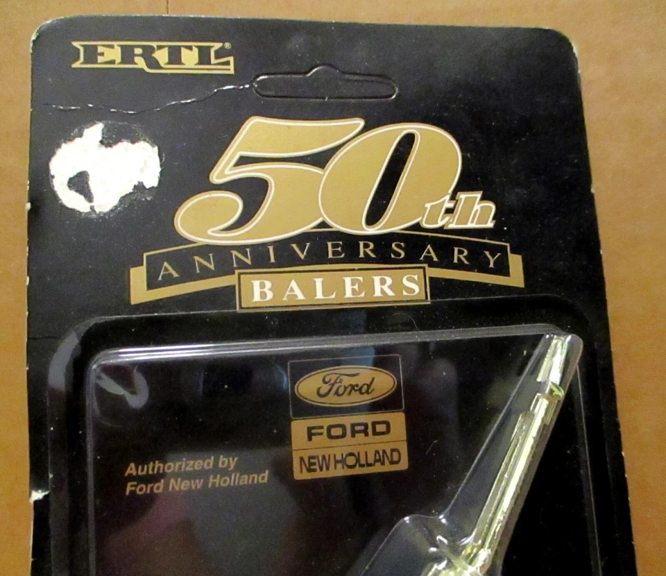 New Holland HAYLINER Square Hay Baler 1/64 Ertl Toy #337 NH 1990 50th Anniv Ford - Image 2 of 4