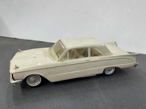 C12 1960 Mercury Comet Sedan vintage Promo model 1/25 McM.
