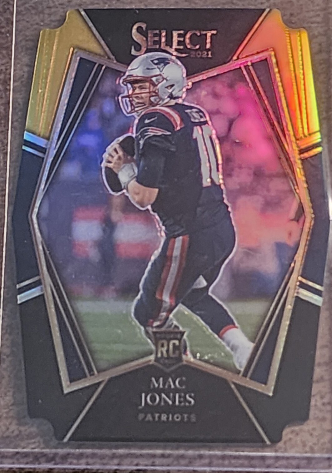 2021 Panini Select Premier Level Black & Gold Prizm Die-Cut Mac Jones Rookie RC