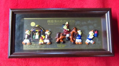 Daejin Korean traditional wedding frame, depicting the Traditional Wedding March