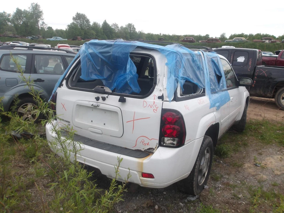Used Front Left Seat Front fits: 2008 Chevrolet Trailblazer bucket L. cloth elec - Image 4 of 4