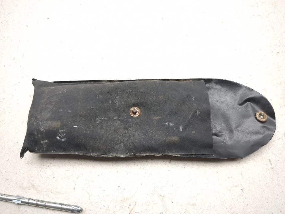 Kit de herramientas 99-10 Suzuki GZ250 con bolsa de almacenamiento Foto 2 de 4