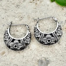 Women's Bohemian Crescent Earrings Fashion Alloy Hollow Carving Flower Earrings