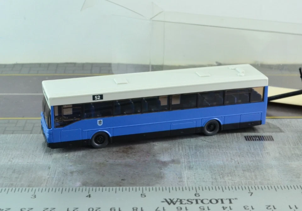 Autobús urbano Wiking 24703 MAN SL 202 Munich escala 1:87 HO Foto 2 de 3