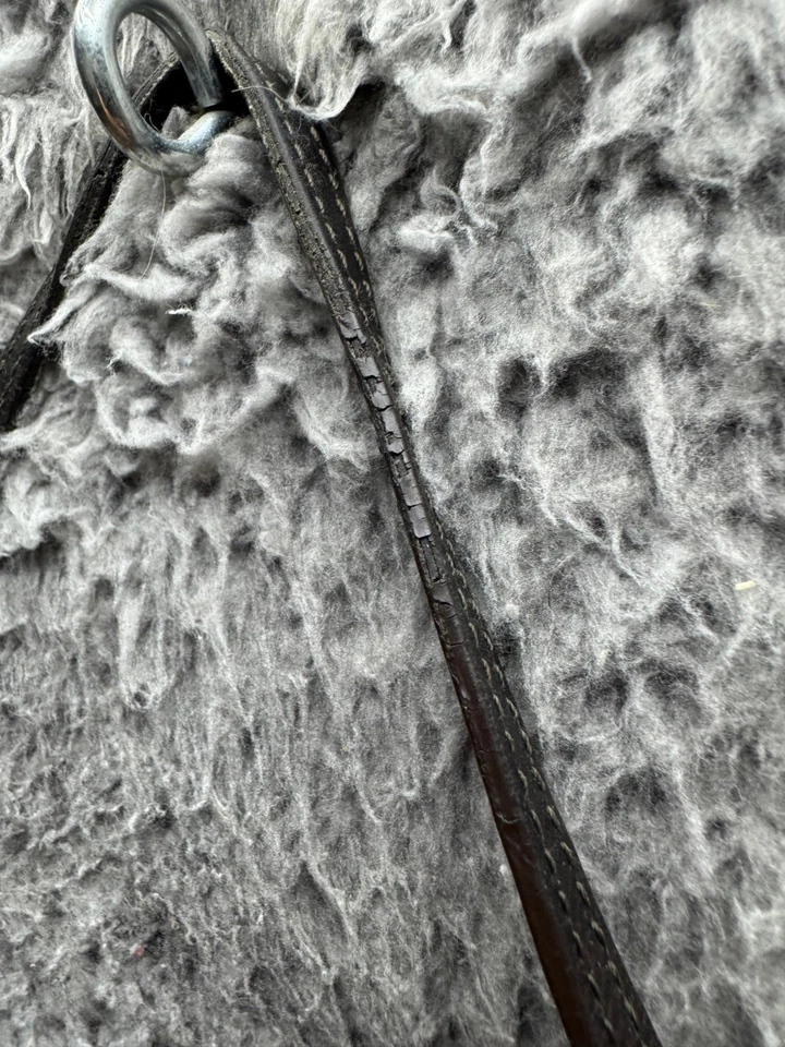 Muñequera de cuero marrón vintage Coach Legacy para mujer con cierre de doble giro y hebilla Foto 2 de 4