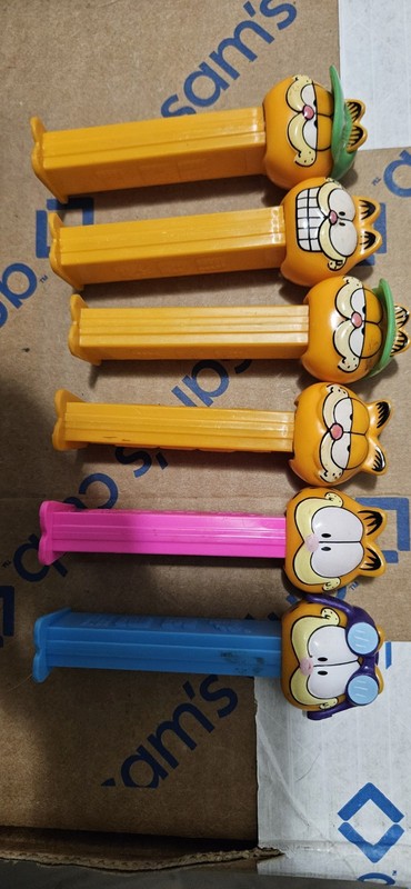 vintage garfield pez dispensers Lot
