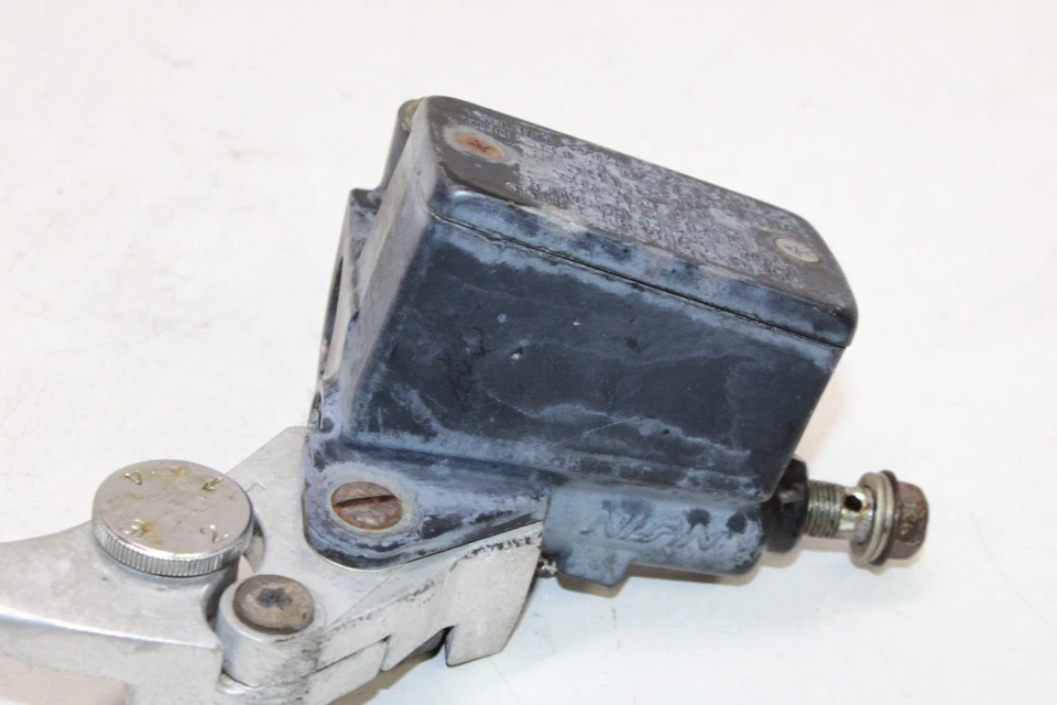 89-96 SUZUKI GS500E OEM FRONT BRAKE MASTER CYLINDER W LEVER - Image 2 of 4