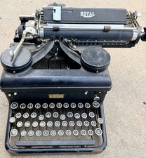 Vintage 1939-1948 Royal KMM “Magic Margin” Desktop Typewriter thumbnail
