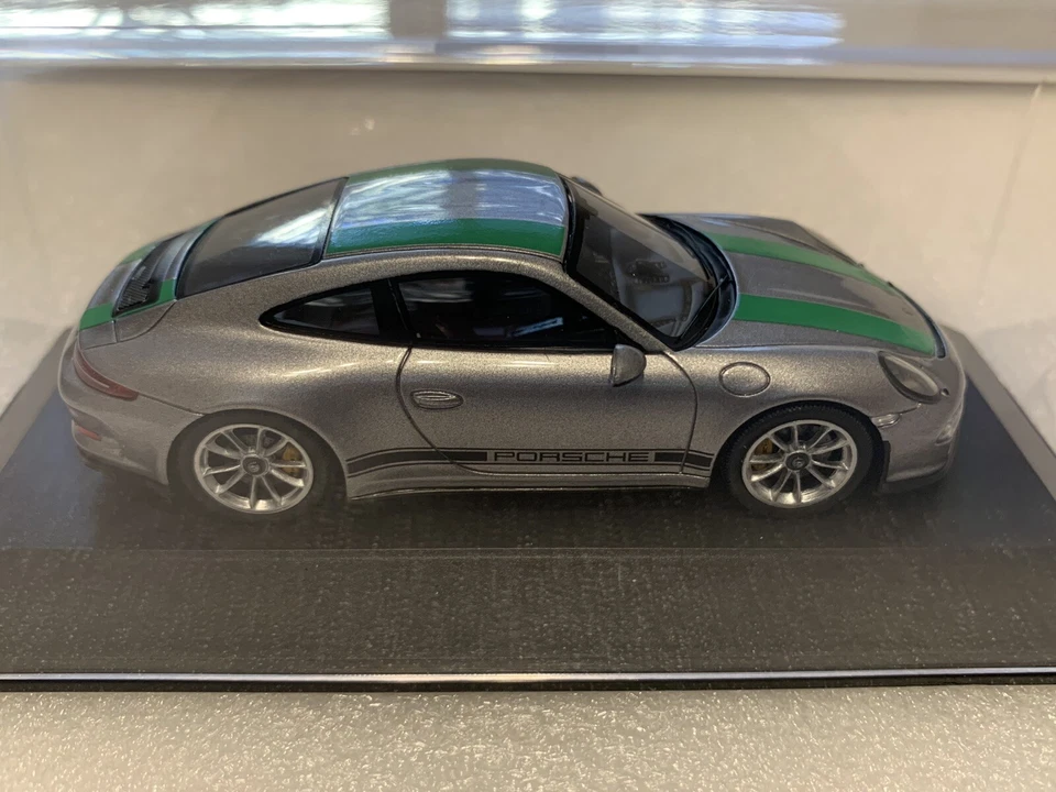 Porsche 911 R (991) 2016 Silver/ Green Stripes Spark 1:43 Ultra Rare! - Image 3 of 4
