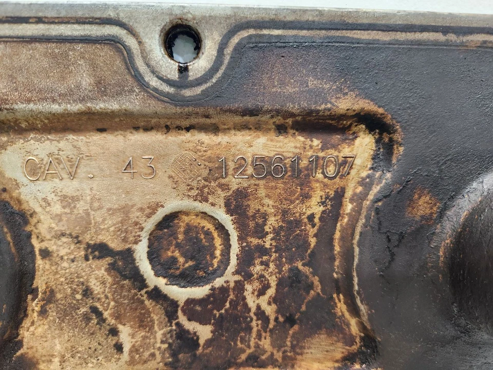 2005 Chevrolet Silverado 1500 (5.3L / AT) Engine Valley Cover PN: 12561107 - Image 2 of 4