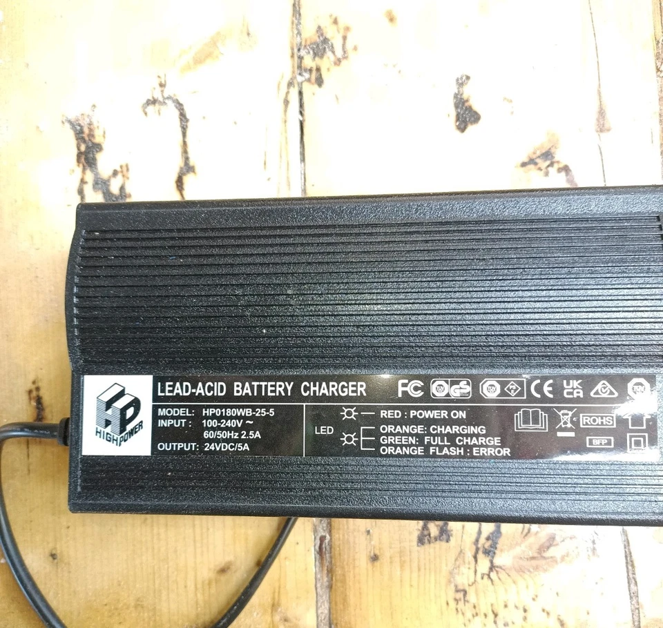 24V DC /5 Ampere Elektro Rollstuhl Ladegerät Kaum Benutzt - Bild 1 von 2