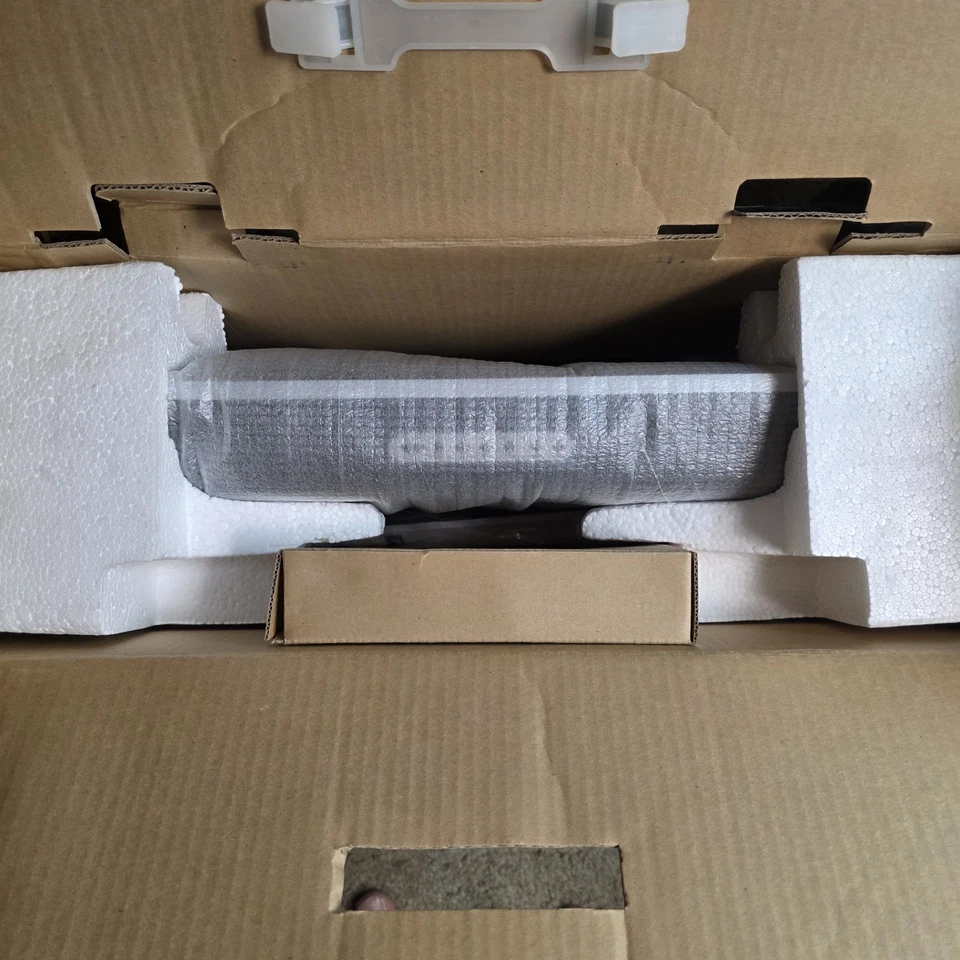 NUEVO TV POLAROID FLM-1507 HDTV 15” Con mando a distancia original, cable de alimentación y caja.  Foto 3 de 4