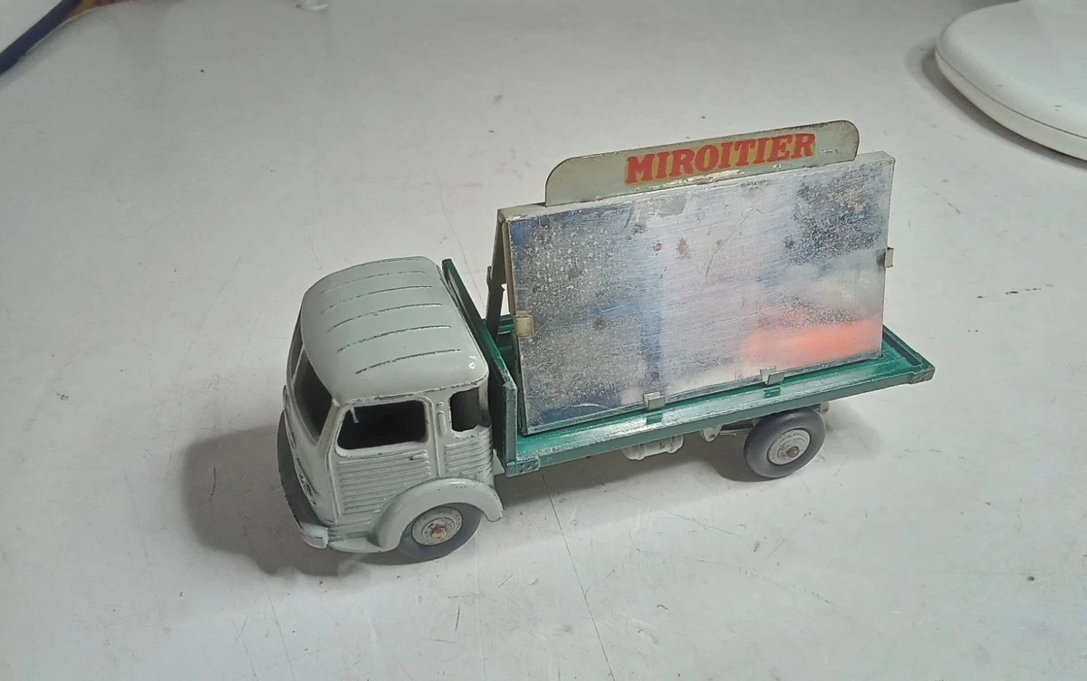 DINKY TOYS 1/43 SIMCA CARGO Réf : 33
