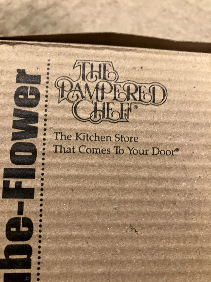 NEW in Box Pampered Chef Bread Tube Flower 1550 - Image 4 of 4