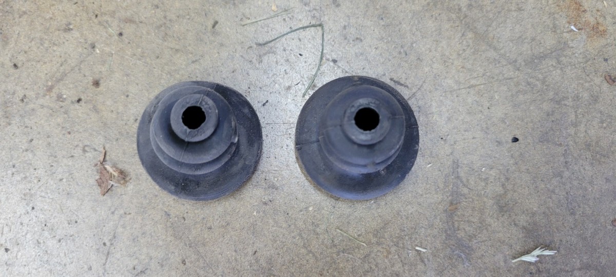 1979-83 Datsun 280zx Rear Strut Upper Rubber Cover Boot Pair | eBay