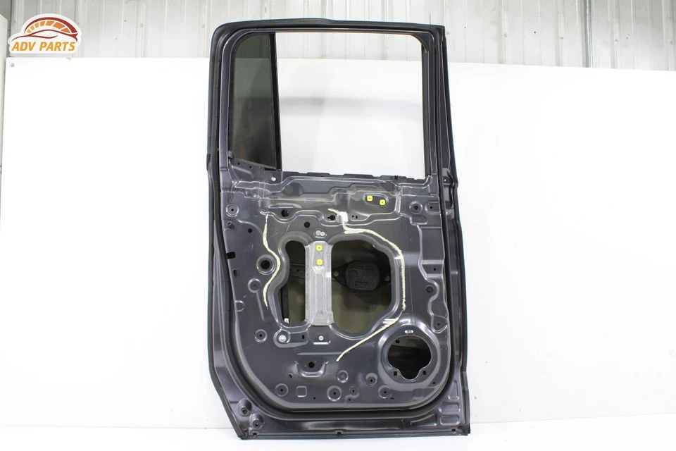 Honda Ridgeline 2017-2020 panel de cubierta de puerta trasera izquierda del lado del conductor OEM Foto 2 de 4