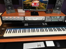 Native Instruments Komplete Kontrol S88 MK1 MIDI Keyboard Controller