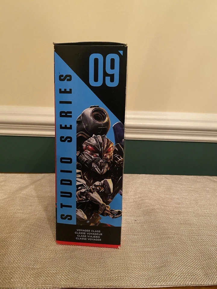 Transformers Studio Series 09 Thundercracker Dark of The Moon - Sealed - Image 3 of 4