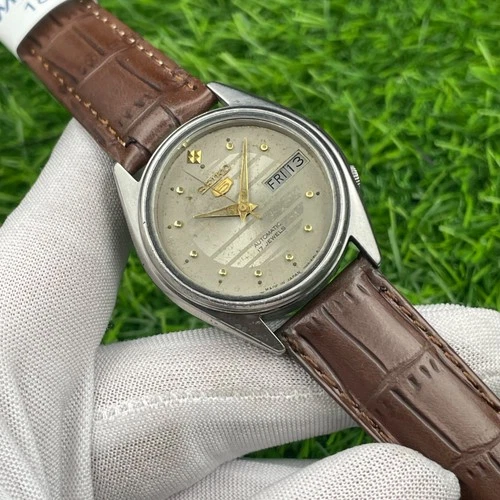 Vintage Seiko 5 Automatic Made in Japan Men’s Watch Day-Date 7009-6001