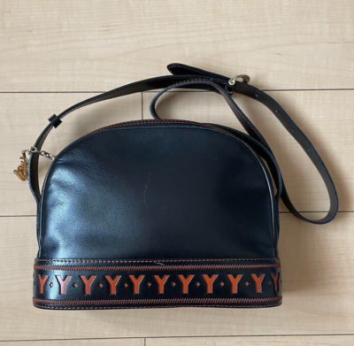 Sac bandoulière Yves Saint Laurent vendre Y découpé YSL breloque noir orange cuir occasion