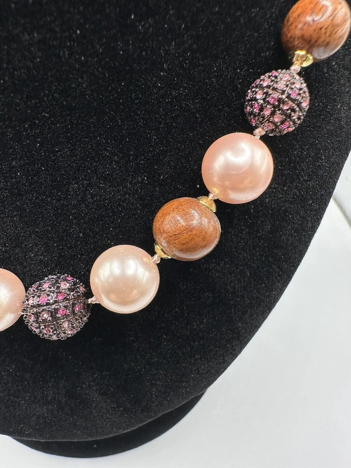 Pink Pearl, Hawaiian Wood And Pink Rhinestone Bead Necklace. - Image 2 of 4