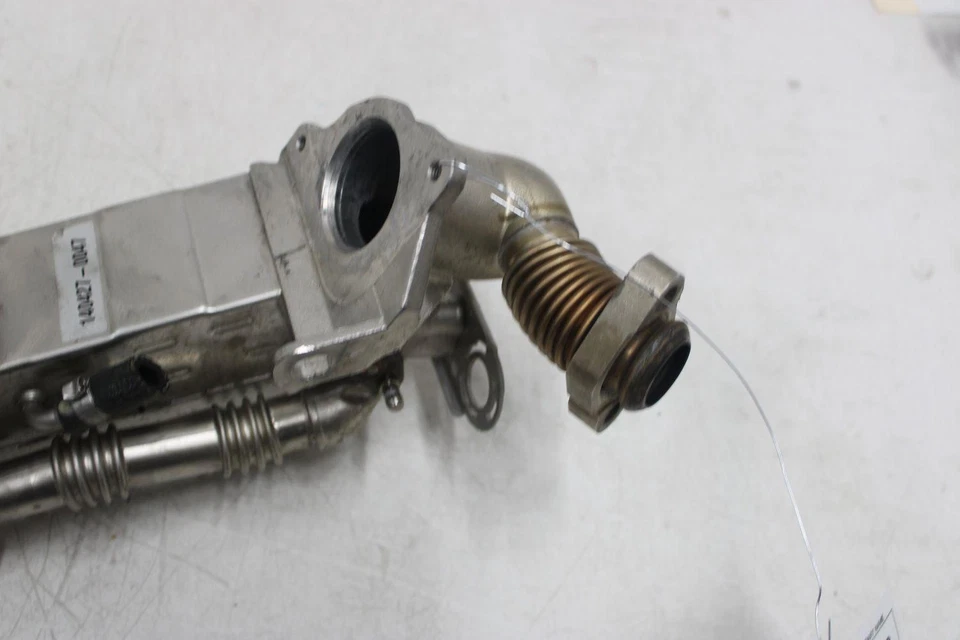 Válvula de escape BMW X5 2014-2018 OEM 7 823 210 07 Foto 2 de 4