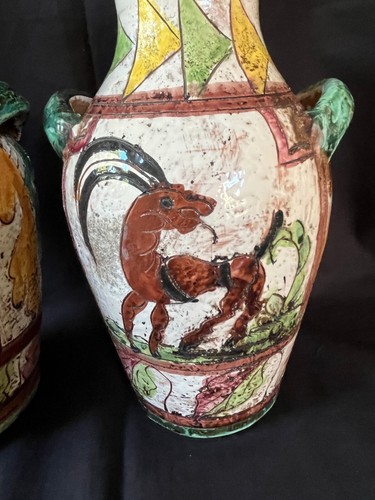 antiguo par de jarrones de cerámica pintados a mano de Italia con cabra. Marcado + número - Imagen 6 de 10