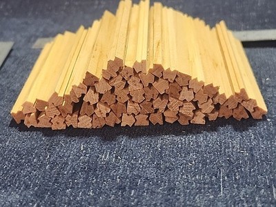 Campbell Sugar Pine, Lumber, Posts, HO Scale, 3.38 in, 50 Per Bag