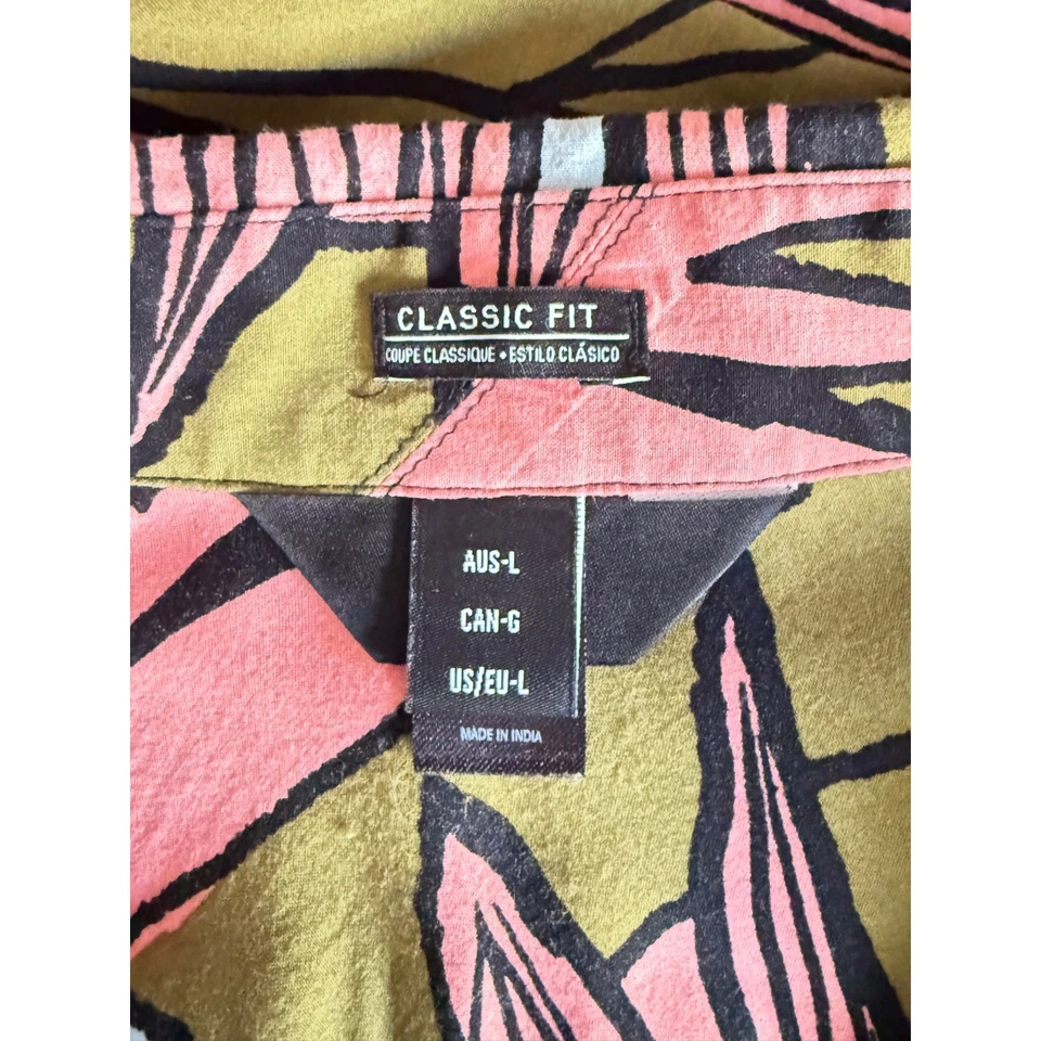 Volcom Men's Pleasure Cruise Tropical Leaf Button Down Shirt L - Image 2 of 4