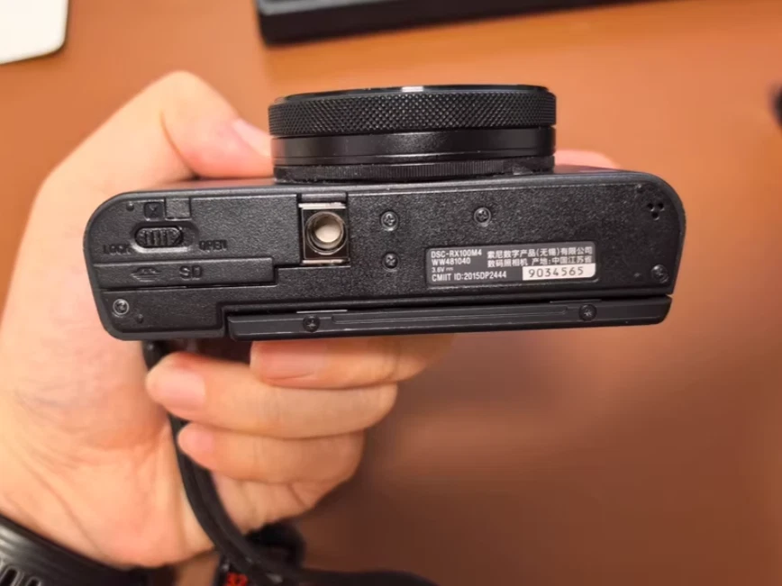 Sony Cyber-shot DSC-RX100M4 RX100 IV 20.1MP 2.9x Optical Zoom Digital Camera - Image 2 of 4