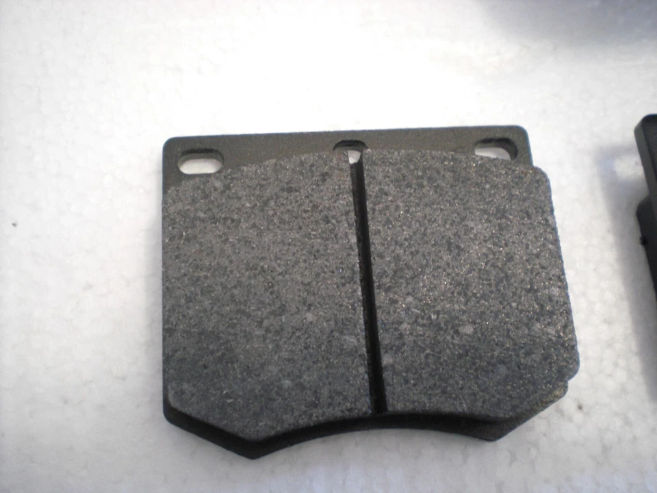 PINZAS, PASTILLAS Y MANGUERAS DE FRENO DELANTERAS TRIUMPH TR3-B, TR4 (NO TR4-A) Foto 3 de 3