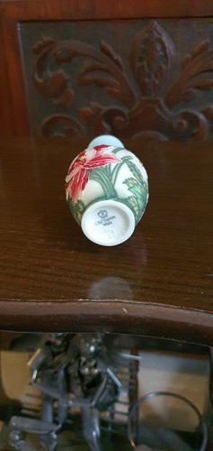 Minature Old Tupton Ware Vase - Picture 4 of 4
