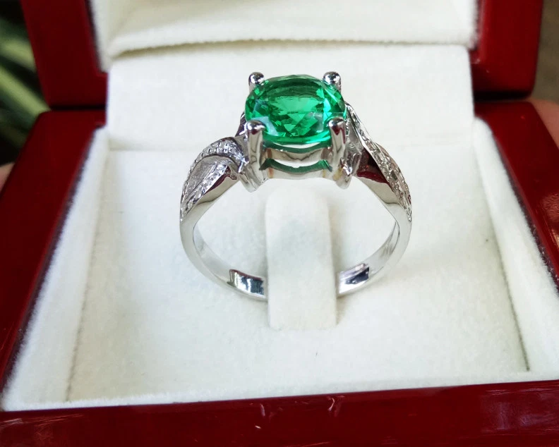 925 Silver & White Gold Plated Round Lab Created Emerald Women Ring size 9 (#59) - Image 4 of 4