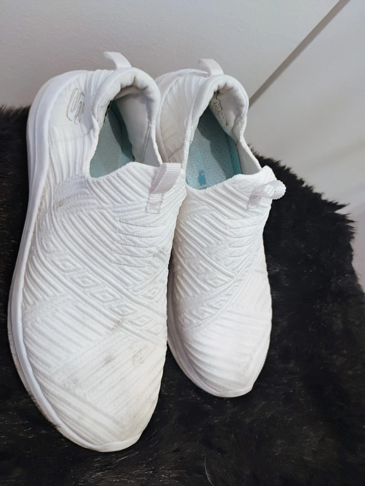 Sketchers Stretch Knit White Slip On Shoes Women’s Size 7.5 - Image 4 of 4