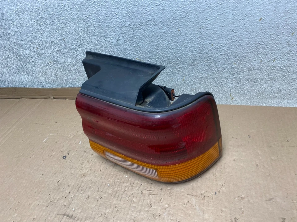 Luz trasera lateral derecha Dodge Spirit 1993 a 1995 U8597 PS Foto 2 de 4