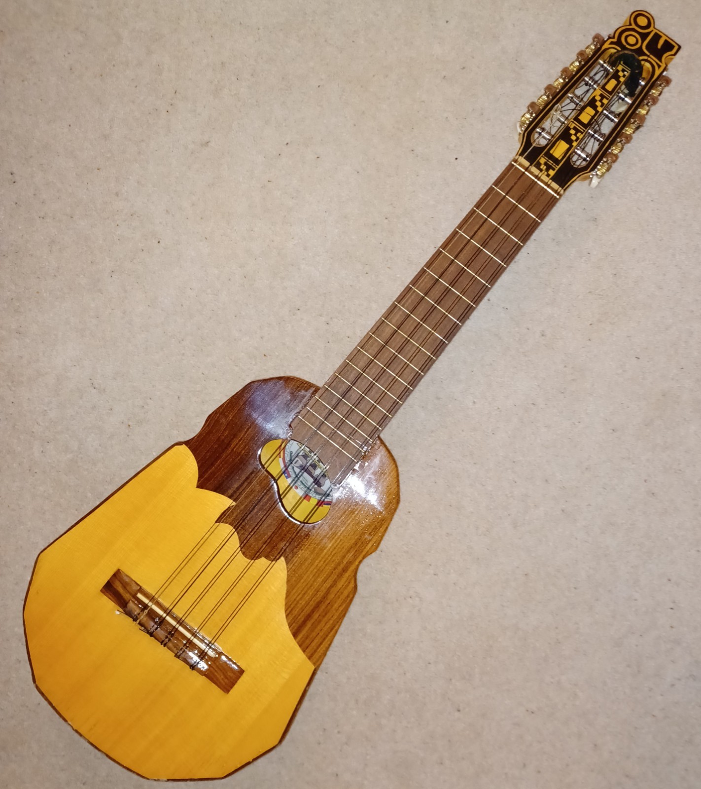 Ronroco boliviano genuino hecho a mano por el respetado Luthier Humberto Cerrudo