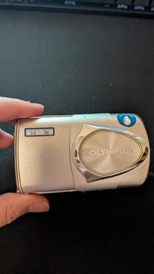 Olympus Stylus 300 Digital Camera 3.2MP, 3X Optical Zoom WORKING BUT NO CHARGER