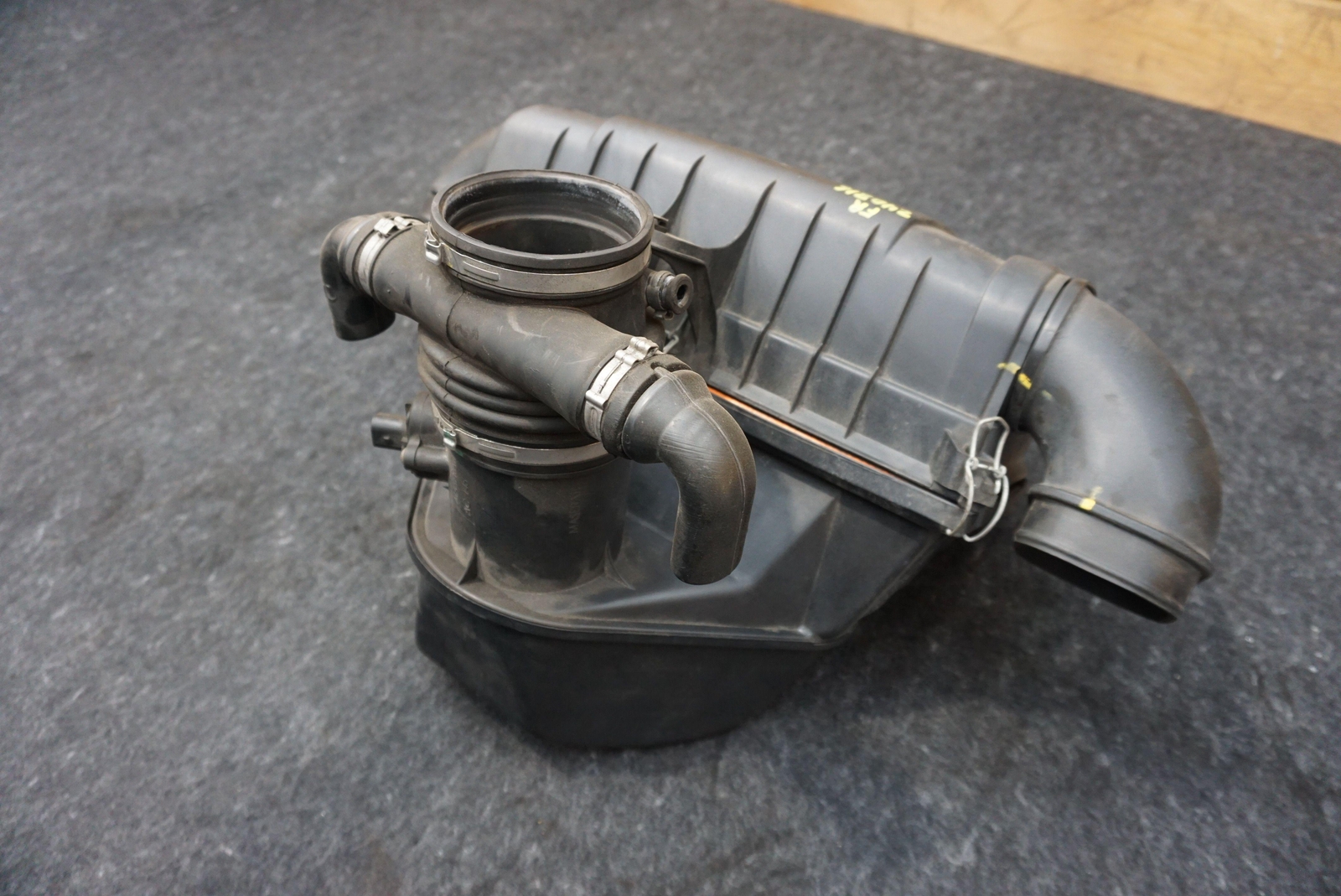 Air Intake Cleaner Filter Housing Box 232607 Maserati Granturismo M145 2009-19