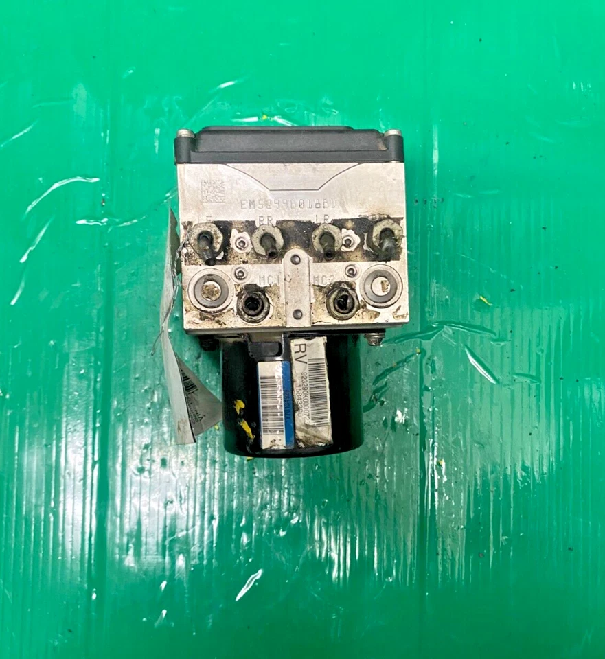 Módulo y bomba Cadillac DTS 2006-2009 y 2011 ABS 15843290 Foto 2 de 2