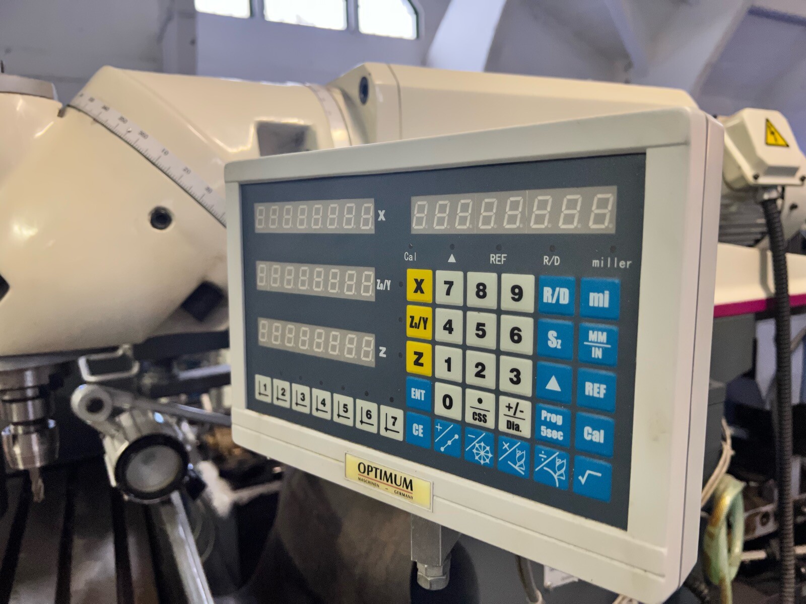 Optimum UF100 DPA Universalfräsmaschine für horiz. u. vert. Fräsarbeiten m – Bild 4