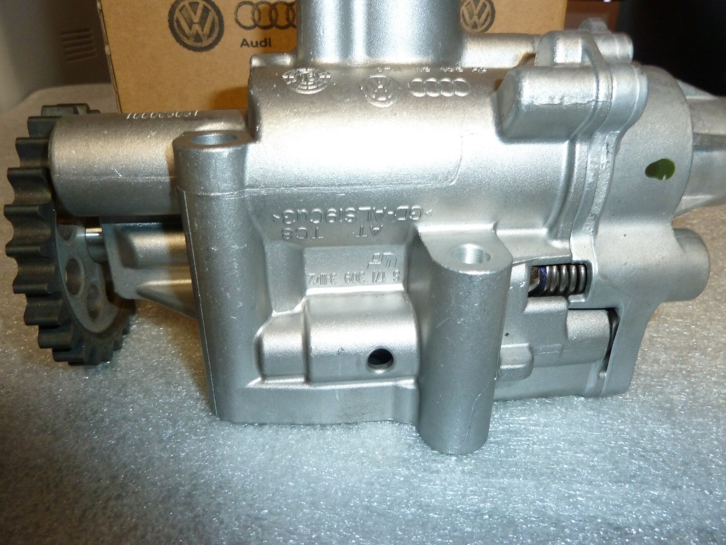 Audi TTRS RS3 RSQ3 2.5 TFSI oil pump 07K115105AC Beetle Jetta Passat