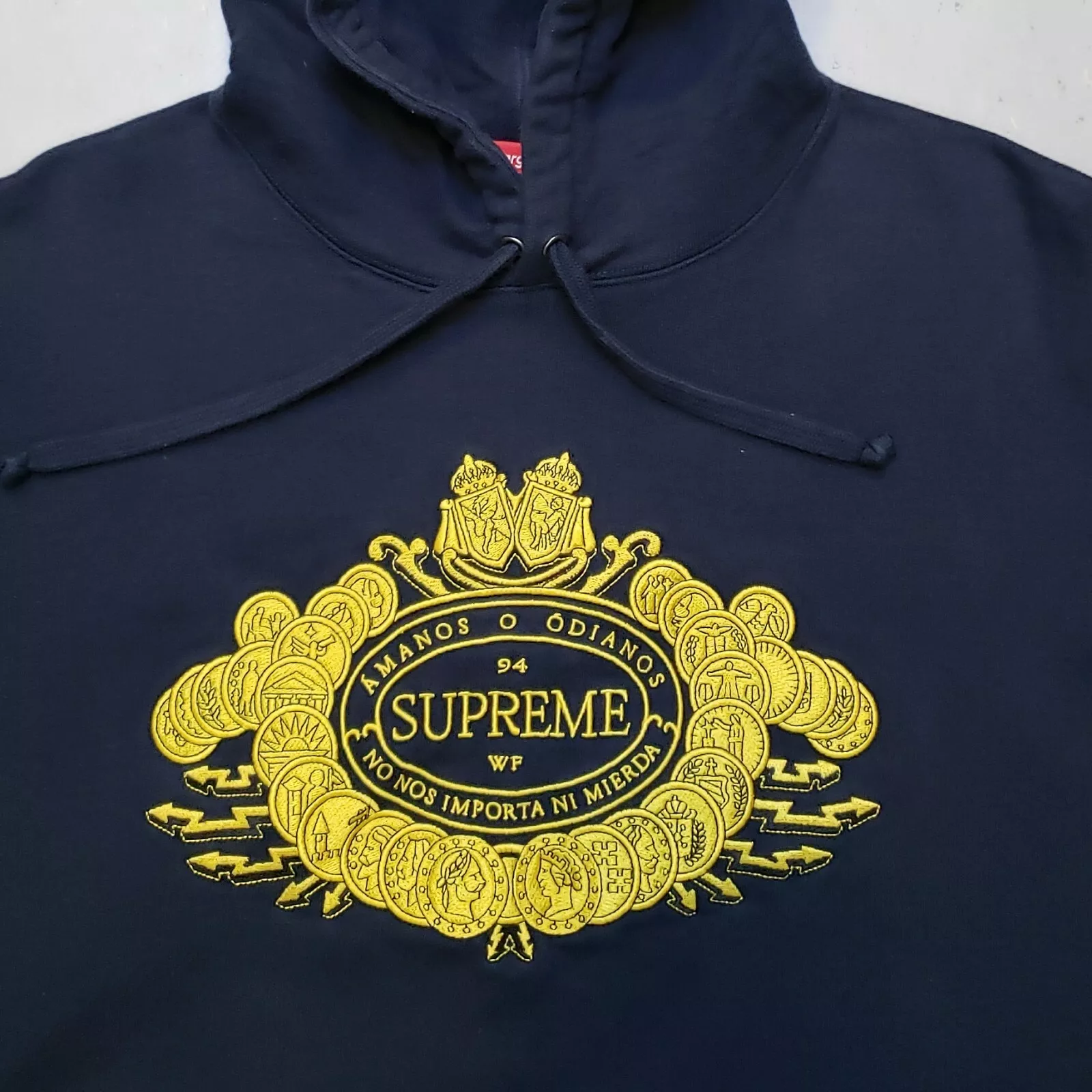 Pull à capuche amour haine marine L RARE