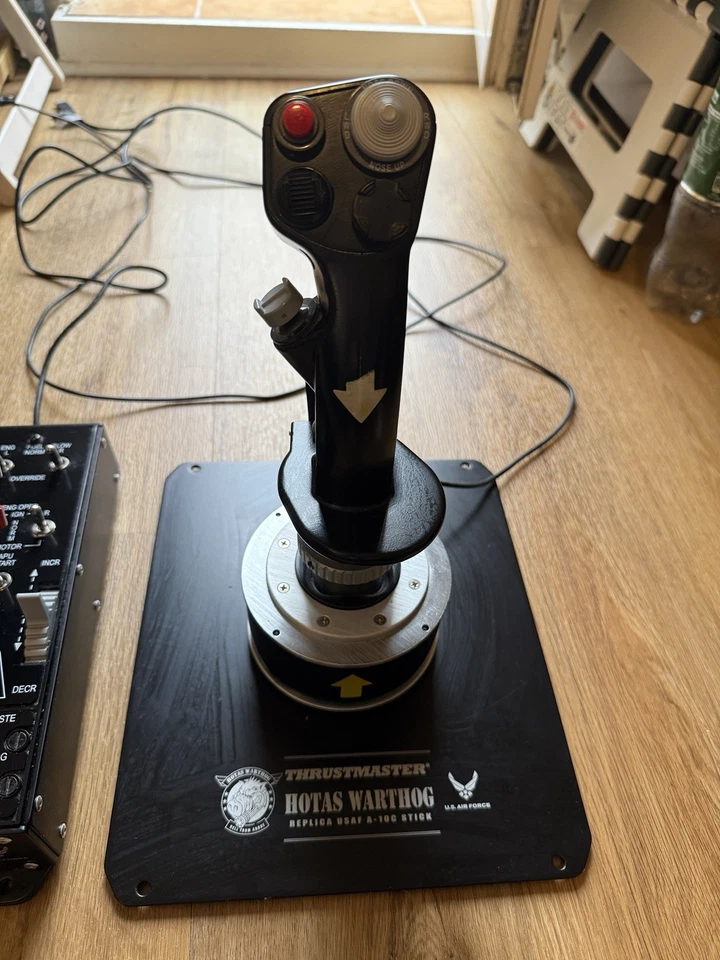 Thrustmaster Hotas Warthog Flugsimulator-Joystick - Schwarz (2960720) - Bild 2 von 4