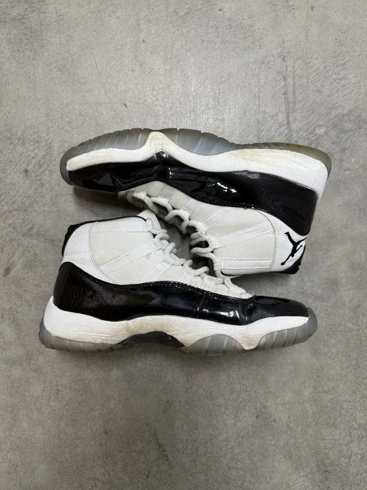 Nike Air Jordan size 7 Youth Retro 11 Concord Sneakers White Black 45 READ! Boys - Image 2 of 4