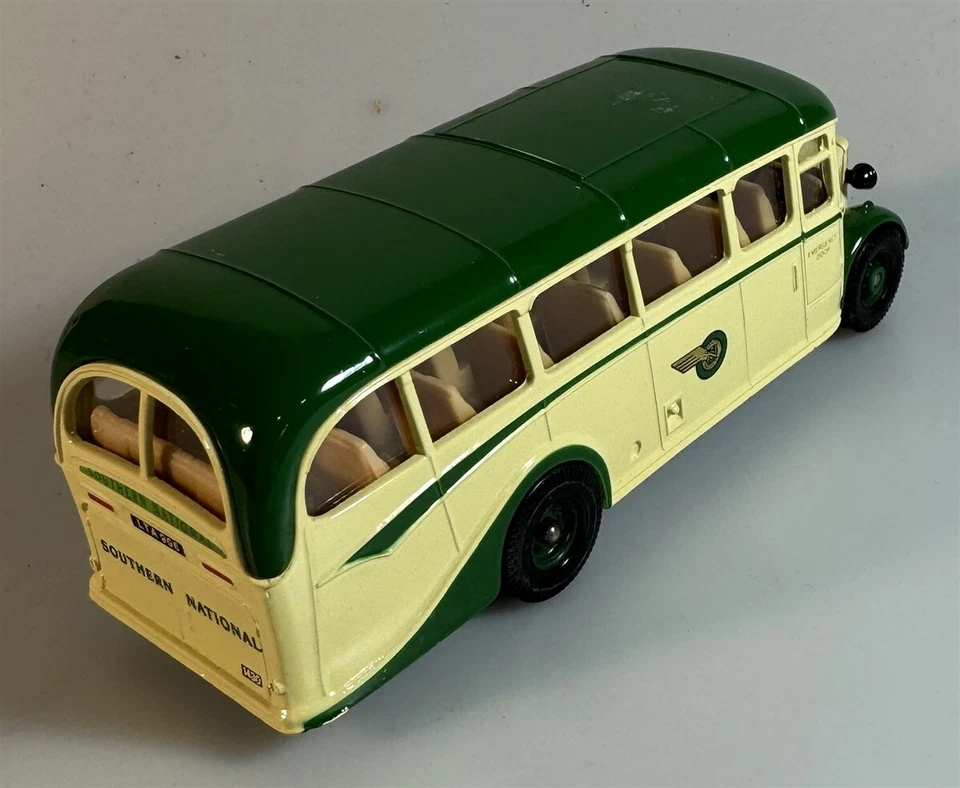 Corgi D949/24 Bedford OB Coach Southern National Edición Limitada con Caja Foto 3 de 4